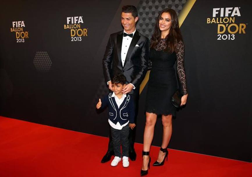 CR7, Irina e Cristiano jr. alla serata di gala per il Pallone d&#39;Oro Fifa 2013 (Getty Images)